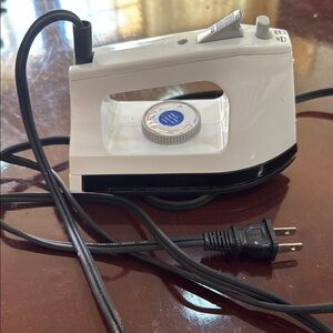 Franzus Co. Compact  portable White and Black Travel Iron with steam options
